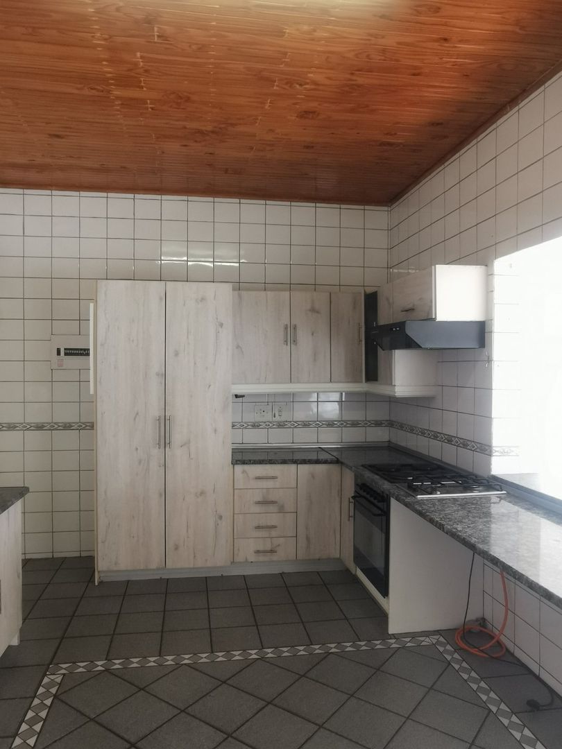 6 Bedroom Property for Sale in Discovery Gauteng