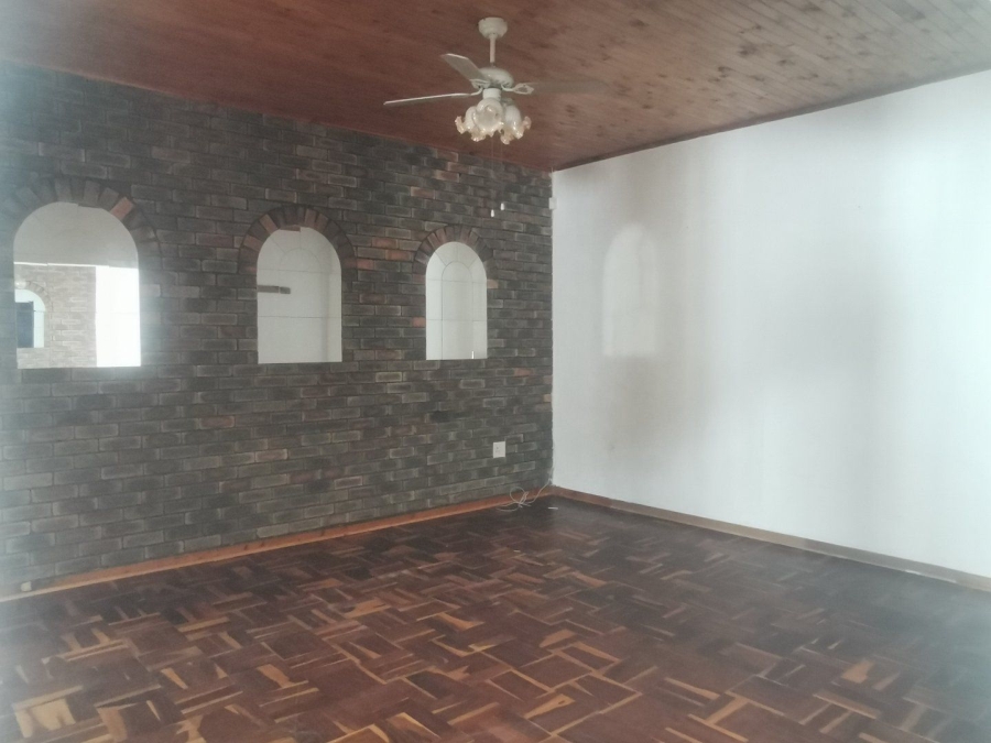 6 Bedroom Property for Sale in Discovery Gauteng