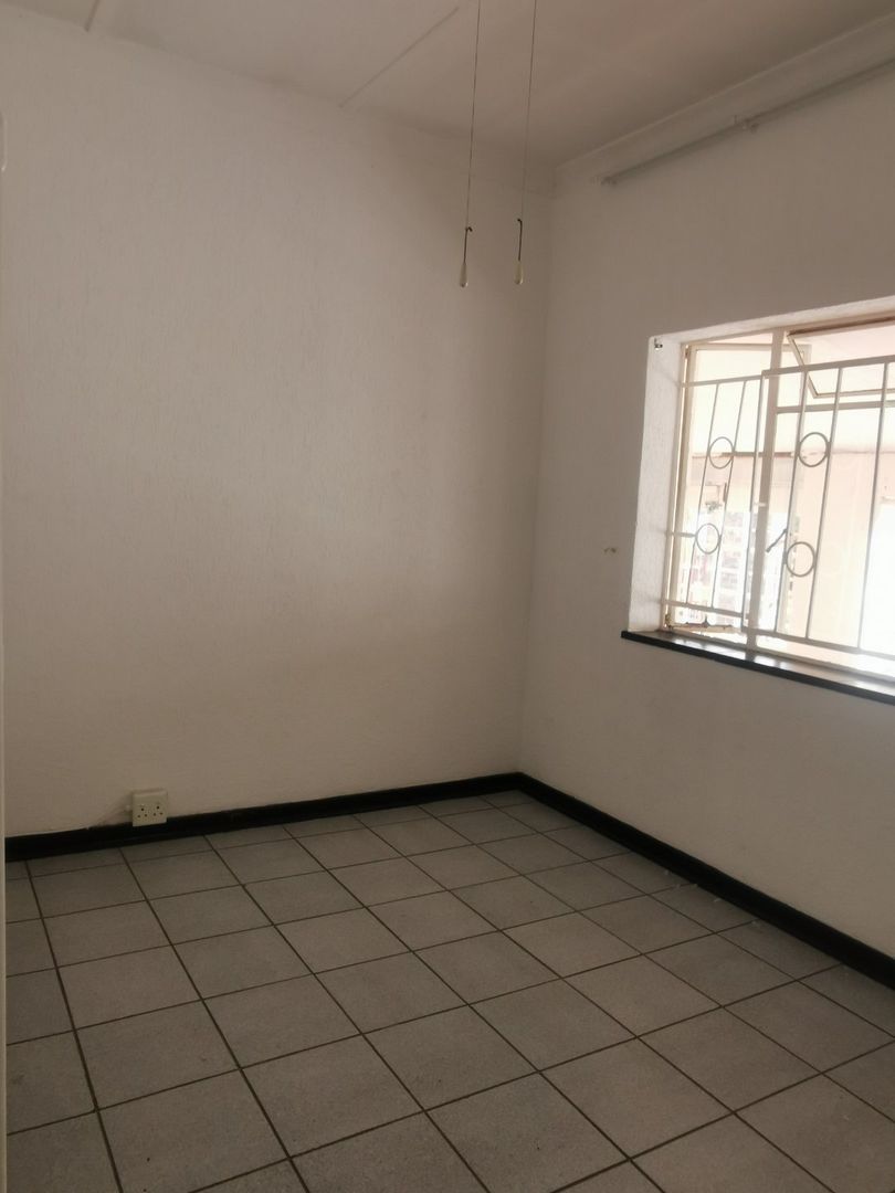 6 Bedroom Property for Sale in Discovery Gauteng