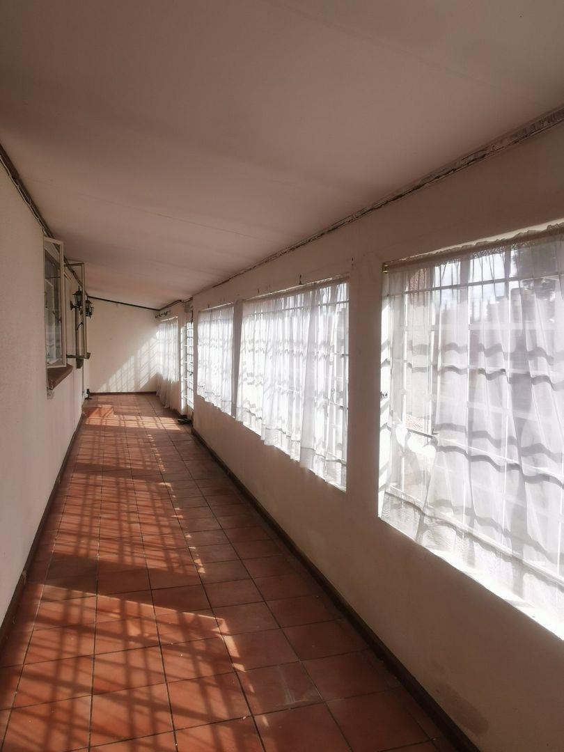 6 Bedroom Property for Sale in Discovery Gauteng