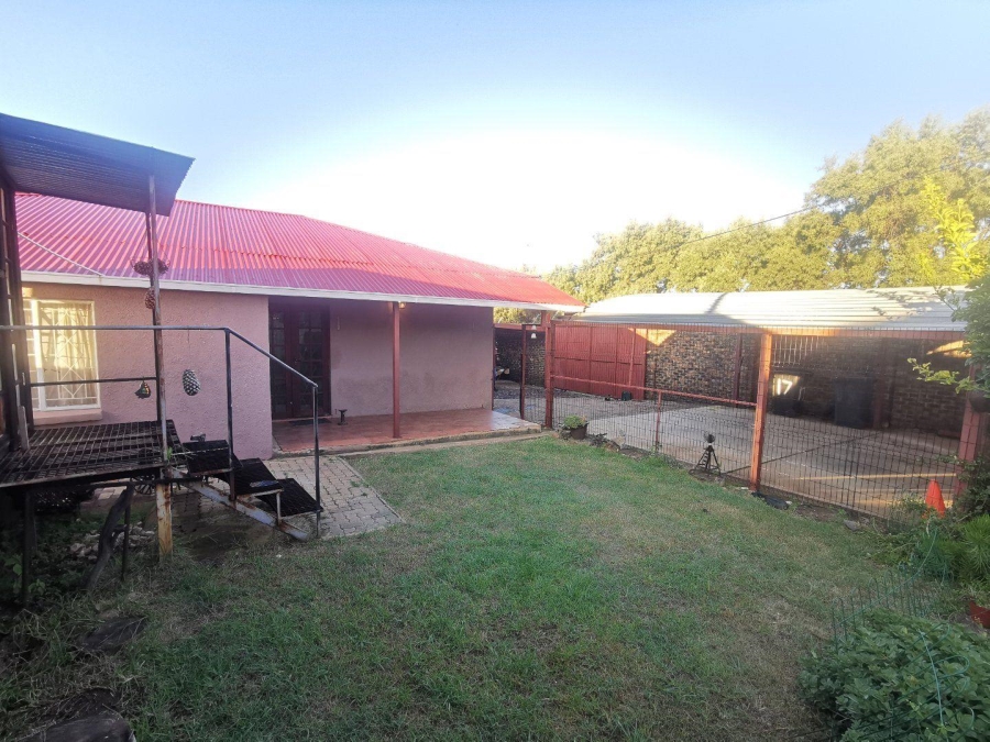 6 Bedroom Property for Sale in Discovery Gauteng