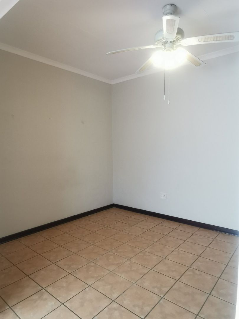 6 Bedroom Property for Sale in Discovery Gauteng