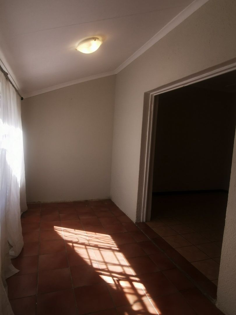 6 Bedroom Property for Sale in Discovery Gauteng