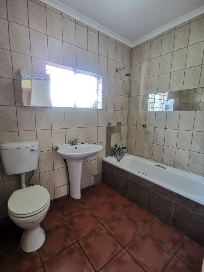 6 Bedroom Property for Sale in Discovery Gauteng