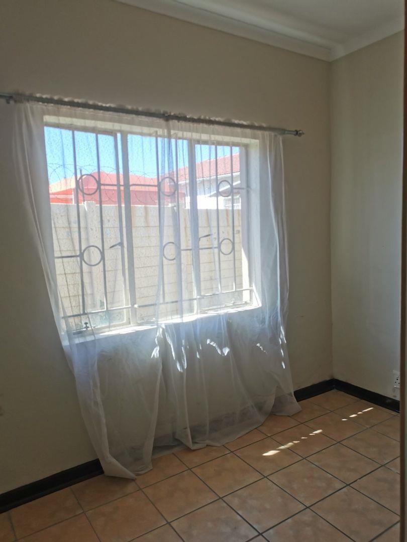 6 Bedroom Property for Sale in Discovery Gauteng