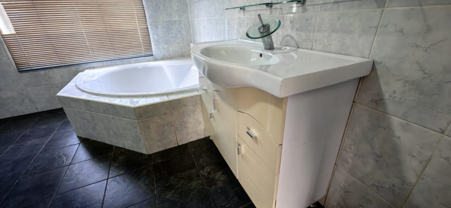 3 Bedroom Property for Sale in Vanderbijlpark SE 6 Gauteng