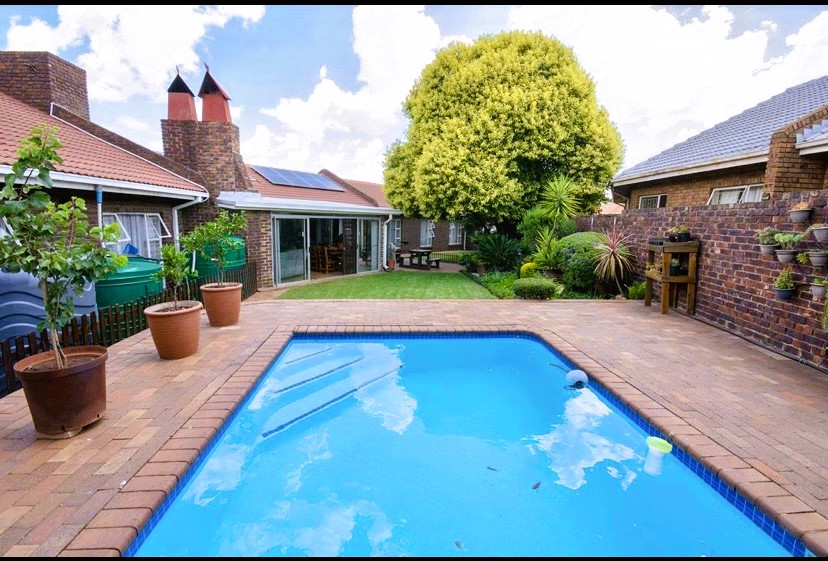 5 Bedroom Property for Sale in Jordaan Park Gauteng