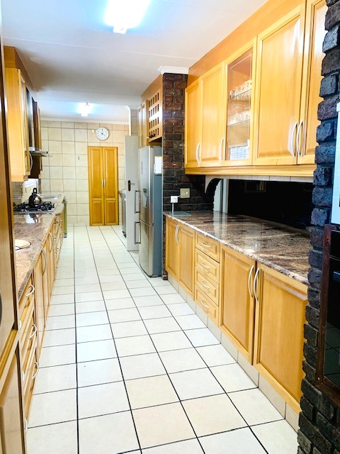 5 Bedroom Property for Sale in Jordaan Park Gauteng