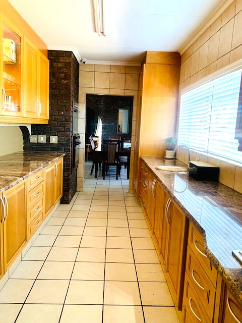 5 Bedroom Property for Sale in Jordaan Park Gauteng