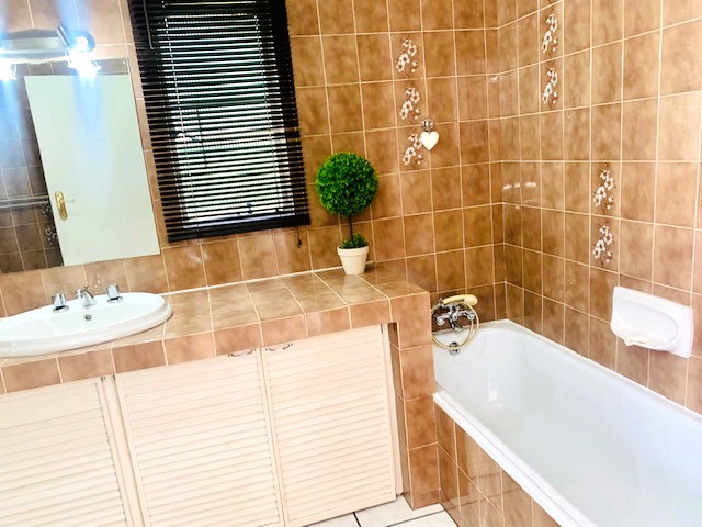 5 Bedroom Property for Sale in Jordaan Park Gauteng