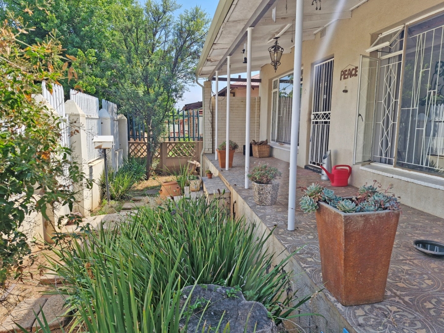 2 Bedroom Property for Sale in Westdene Gauteng