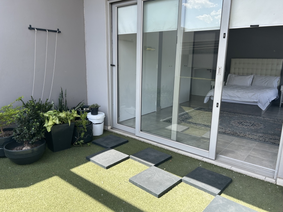 1 Bedroom Property for Sale in Greenside Gauteng