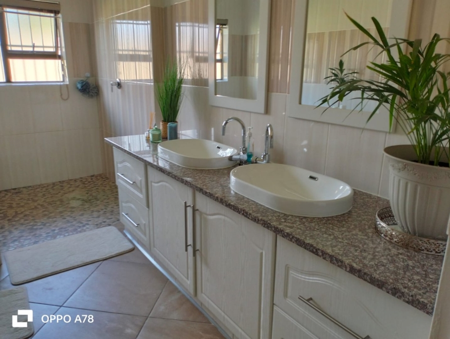 4 Bedroom Property for Sale in Eland Small Gauteng