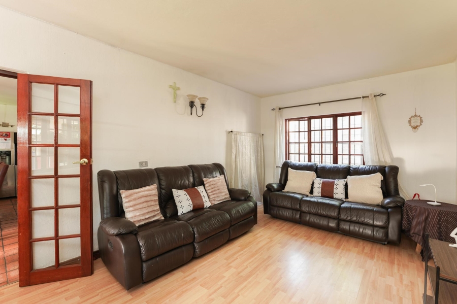 3 Bedroom Property for Sale in Buccleuch Gauteng