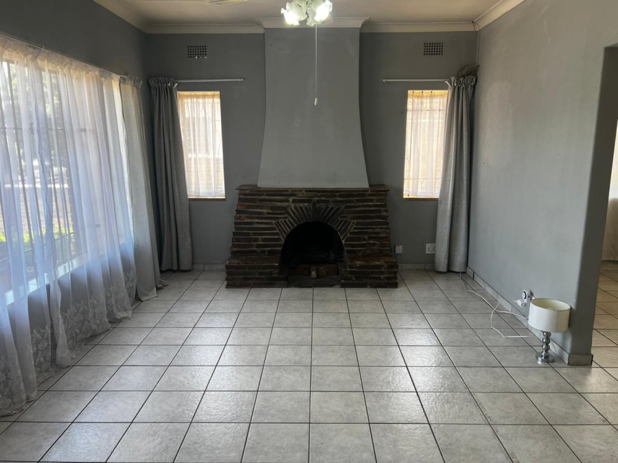 3 Bedroom Property for Sale in Linmeyer Gauteng