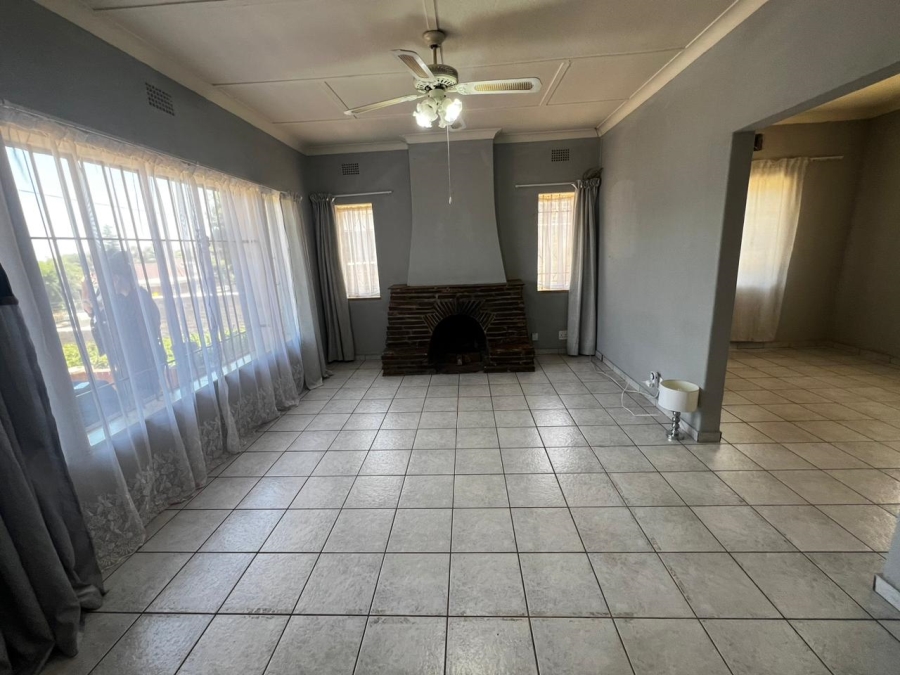 3 Bedroom Property for Sale in Linmeyer Gauteng