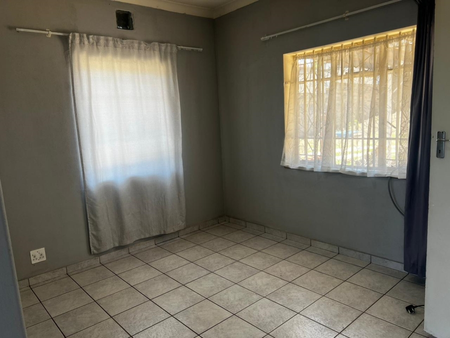3 Bedroom Property for Sale in Linmeyer Gauteng