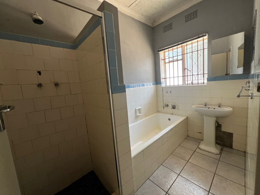 3 Bedroom Property for Sale in Linmeyer Gauteng