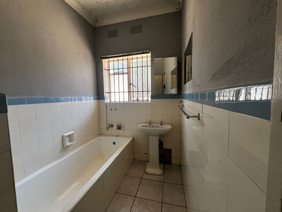 3 Bedroom Property for Sale in Linmeyer Gauteng