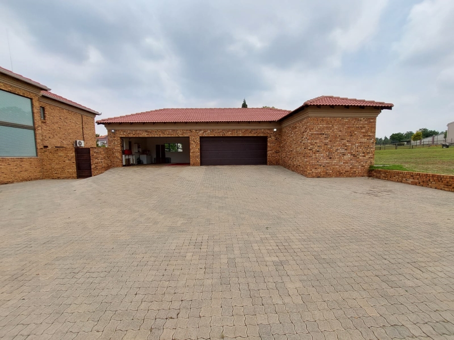 10 Bedroom Property for Sale in Marlbank Gauteng