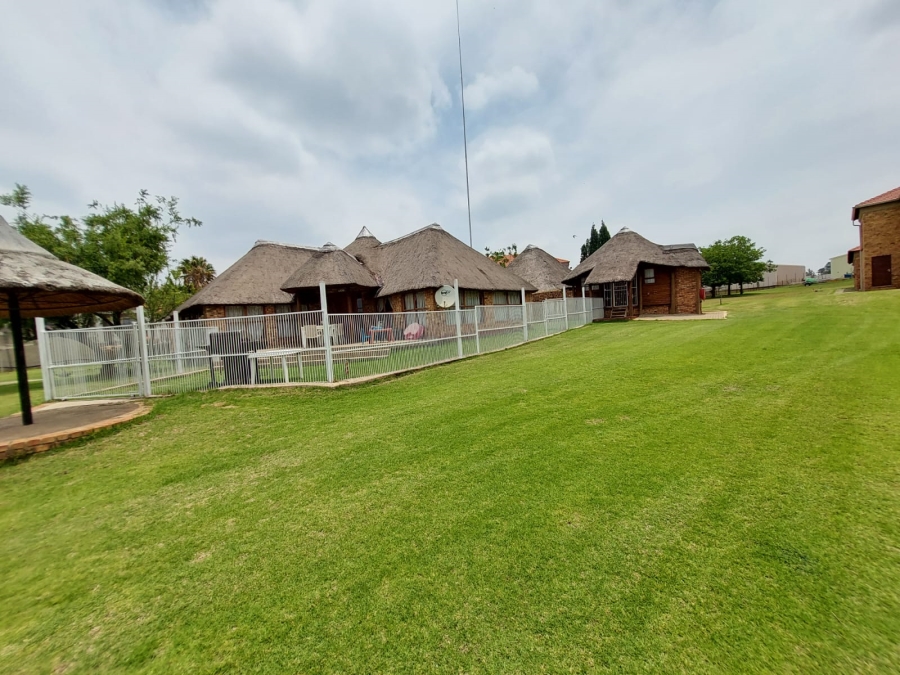 10 Bedroom Property for Sale in Marlbank Gauteng