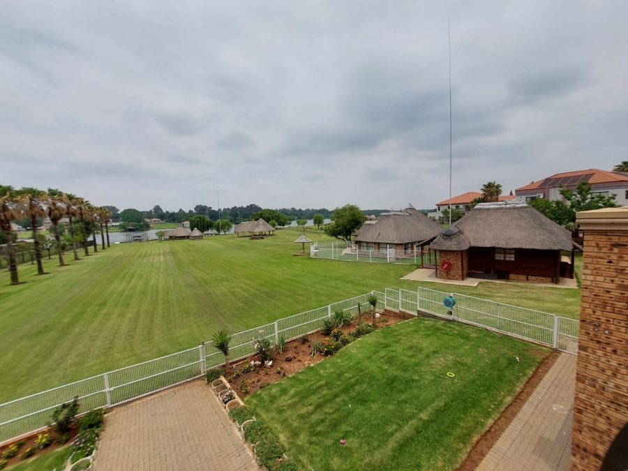 10 Bedroom Property for Sale in Marlbank Gauteng