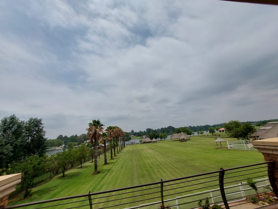 10 Bedroom Property for Sale in Marlbank Gauteng