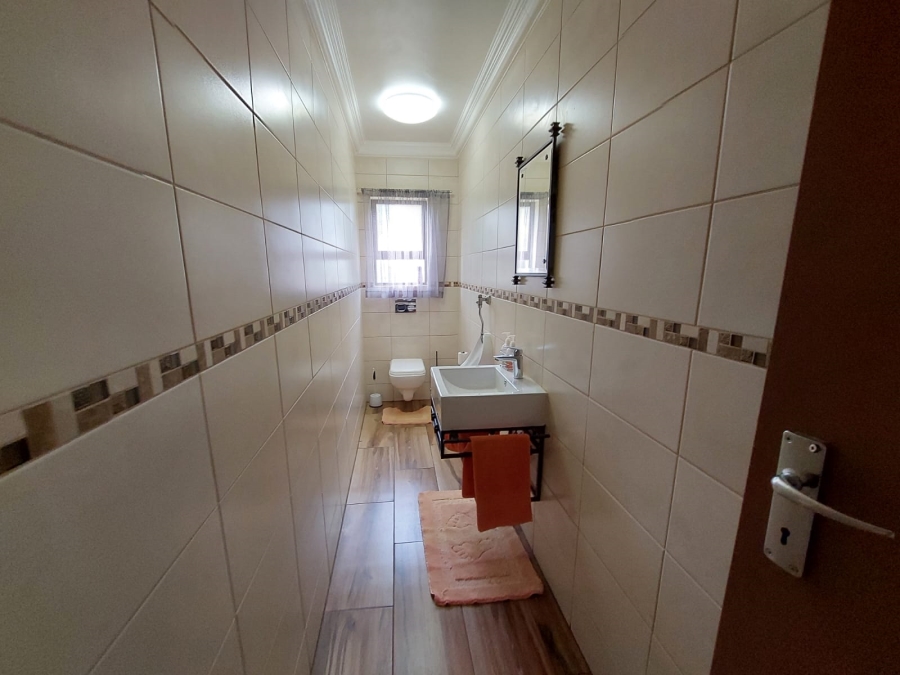 10 Bedroom Property for Sale in Marlbank Gauteng