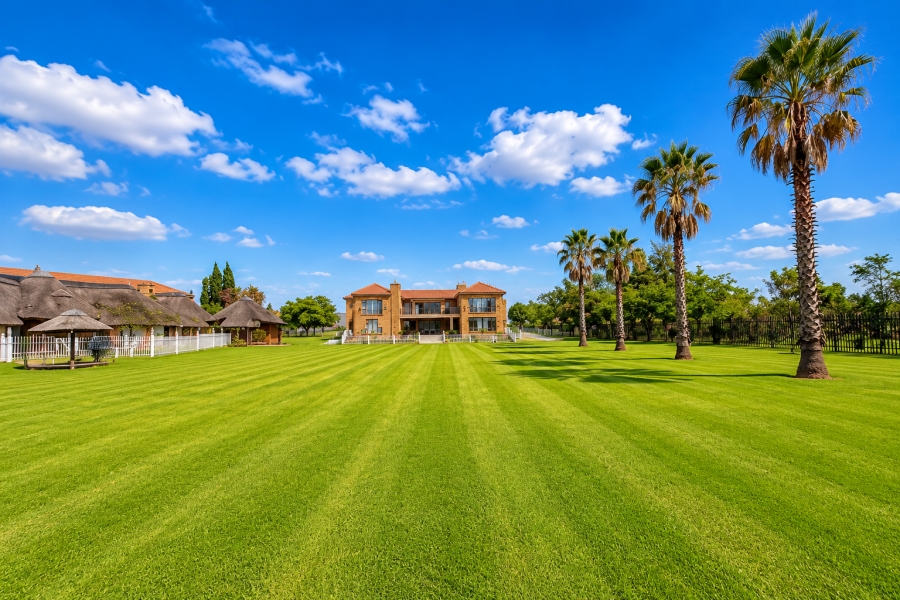 10 Bedroom Property for Sale in Marlbank Gauteng