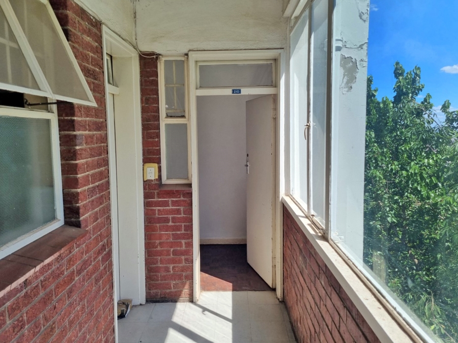 1 Bedroom Property for Sale in Yeoville Gauteng