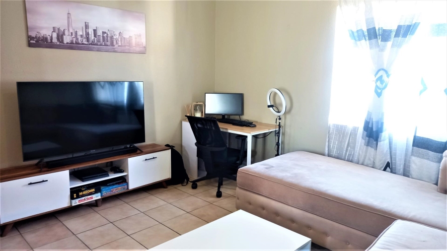 2 Bedroom Property for Sale in Groenkloof Gauteng