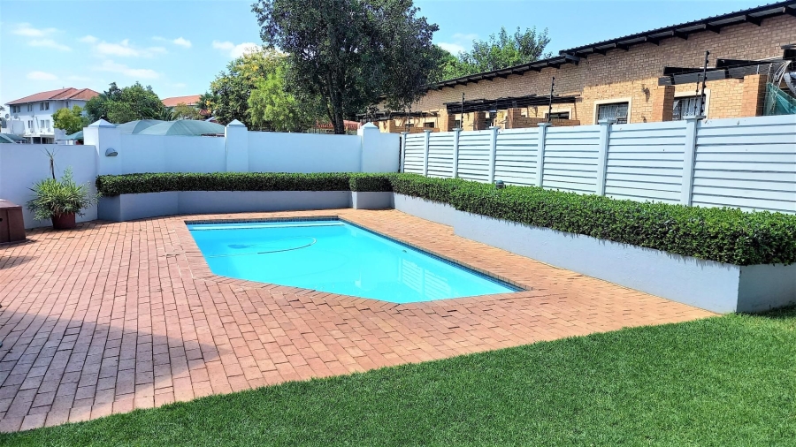 2 Bedroom Property for Sale in Groenkloof Gauteng