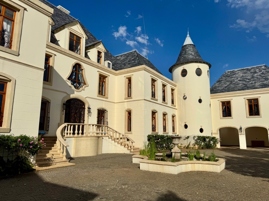 8 Bedroom Property for Sale in Mooikloof Equestrian Estate Gauteng