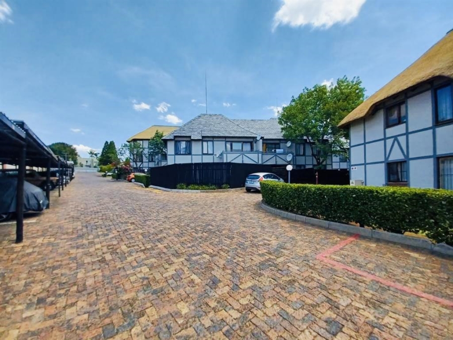 2 Bedroom Property for Sale in Sunninghill Gauteng