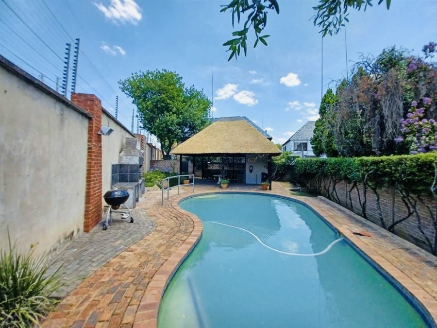 2 Bedroom Property for Sale in Sunninghill Gauteng