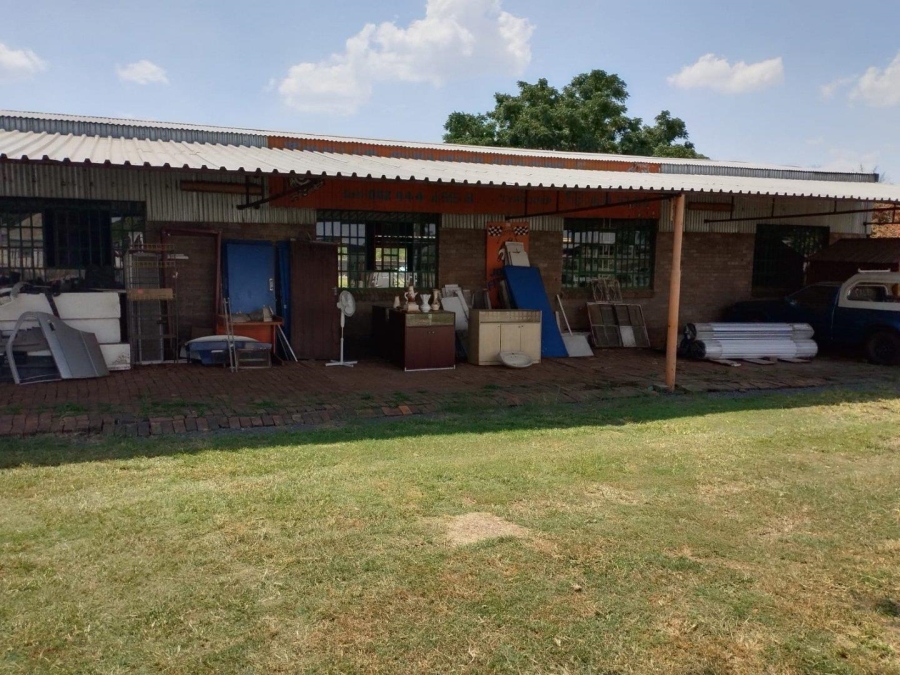 Commercial Property for Sale in Unitas Park Gauteng