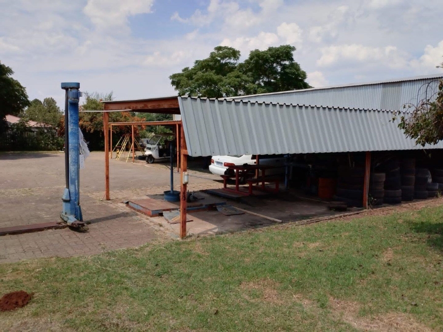 Commercial Property for Sale in Unitas Park Gauteng