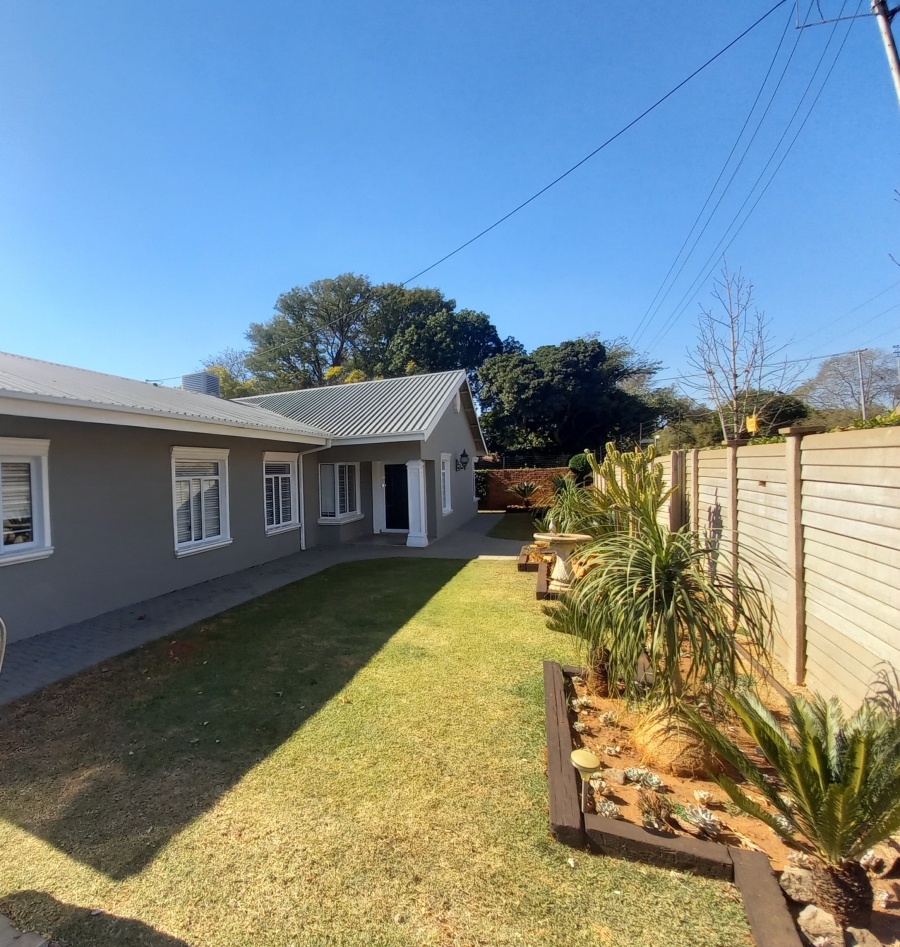 6 Bedroom Property for Sale in Pretoria North Gauteng