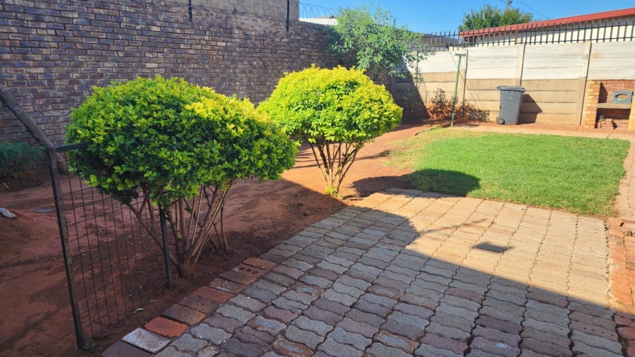 4 Bedroom Property for Sale in Laudium Gauteng