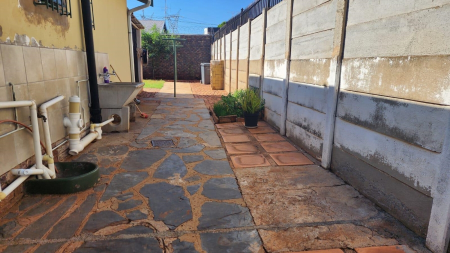 4 Bedroom Property for Sale in Laudium Gauteng