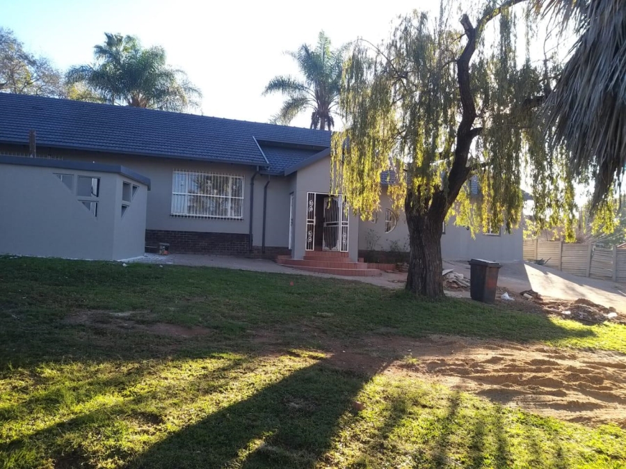 9 Bedroom Property for Sale in Erasmia Gauteng