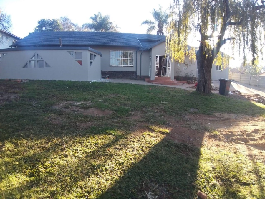 9 Bedroom Property for Sale in Erasmia Gauteng