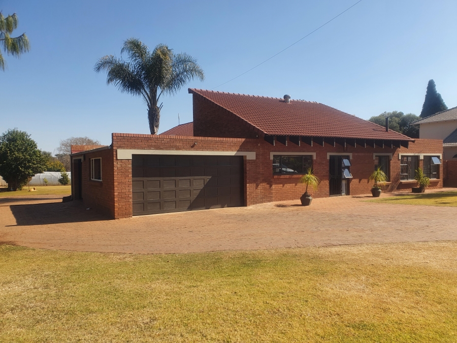 6 Bedroom Property for Sale in Raslouw Gauteng
