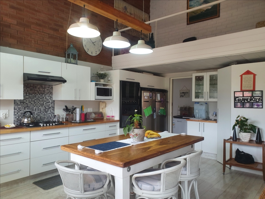 6 Bedroom Property for Sale in Raslouw Gauteng