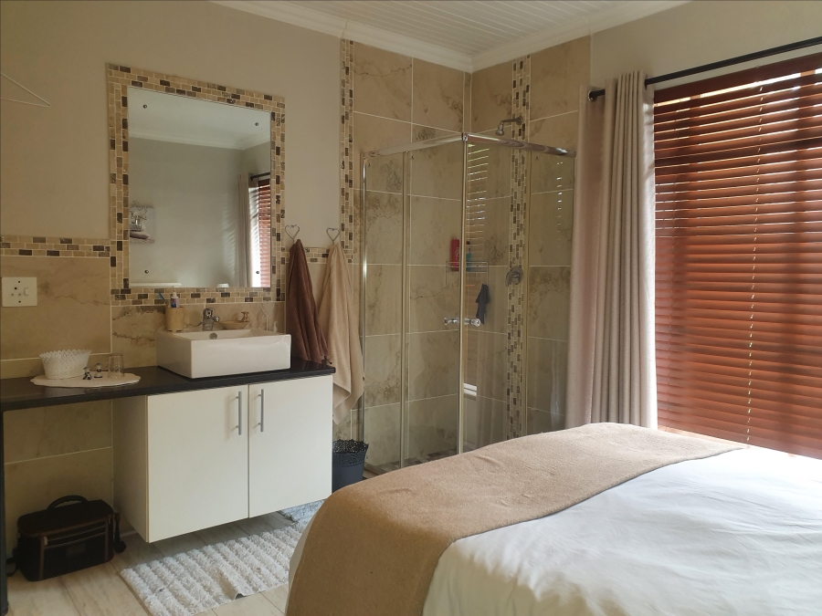 6 Bedroom Property for Sale in Raslouw Gauteng