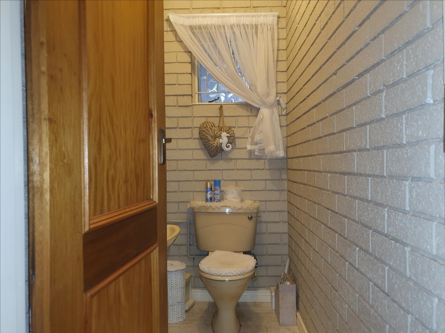 6 Bedroom Property for Sale in Raslouw Gauteng