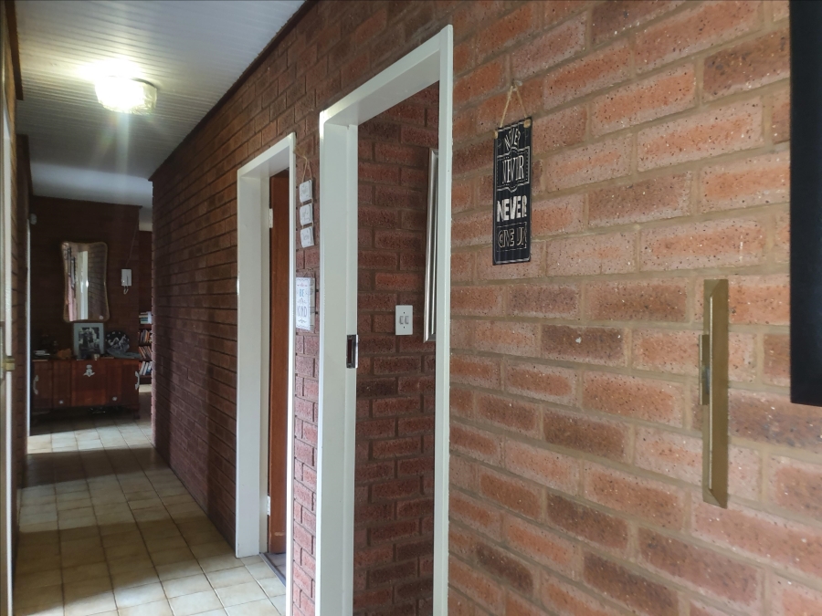 6 Bedroom Property for Sale in Raslouw Gauteng