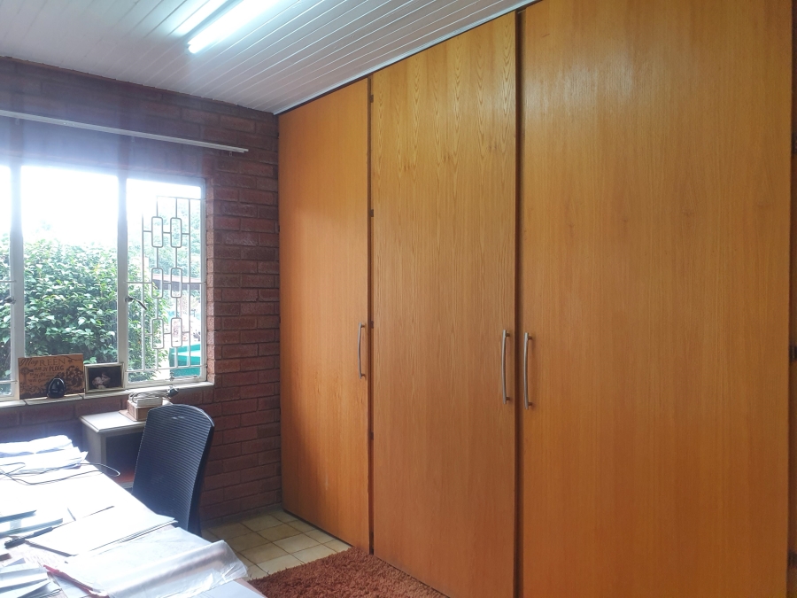 6 Bedroom Property for Sale in Raslouw Gauteng