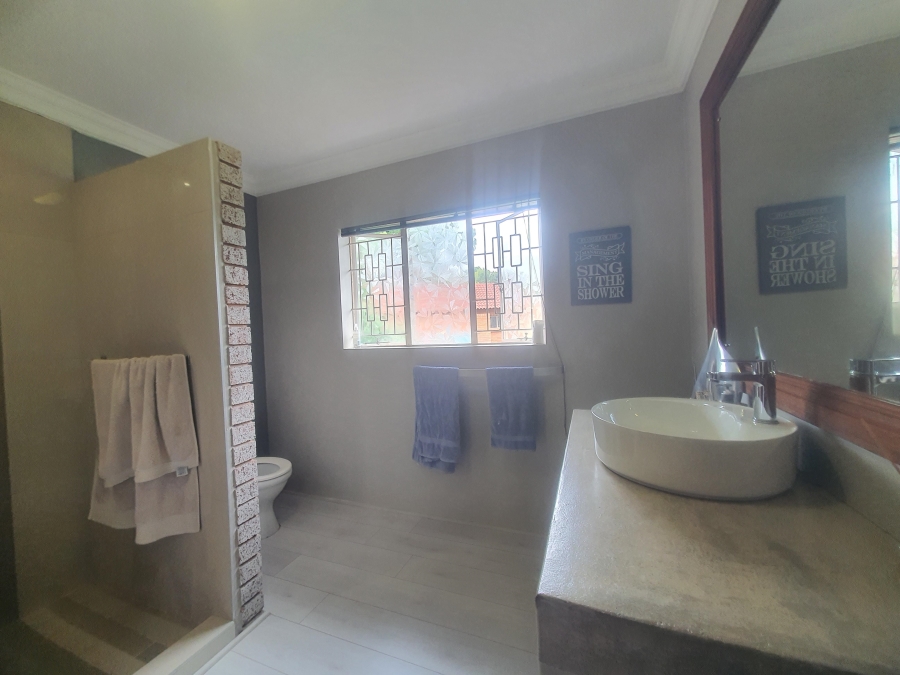 6 Bedroom Property for Sale in Raslouw Gauteng