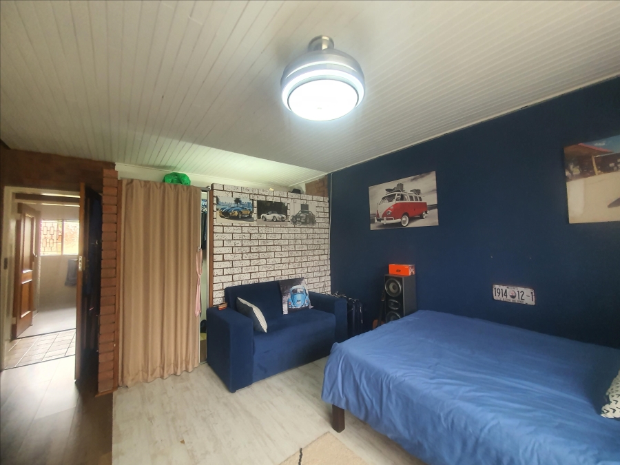 6 Bedroom Property for Sale in Raslouw Gauteng